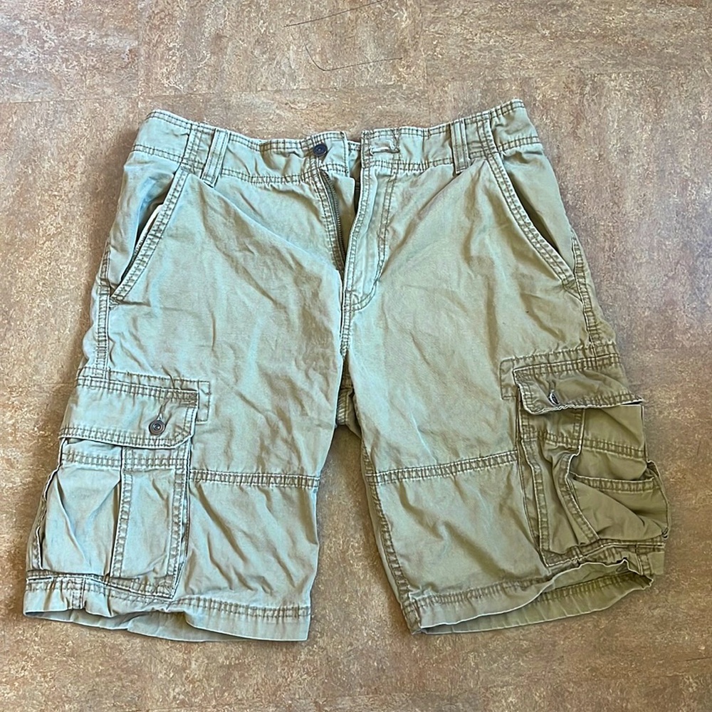 Levi’s cargo shorts 🩳 🐻 SIZE 34